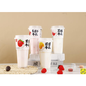 Клубничный чай с молоком 520ml. 